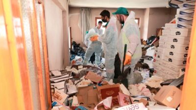 Bursa Osmangazi Belediyesi, vatandaşlardan gelen ihbar üzerine harekete geçerek tonlarca