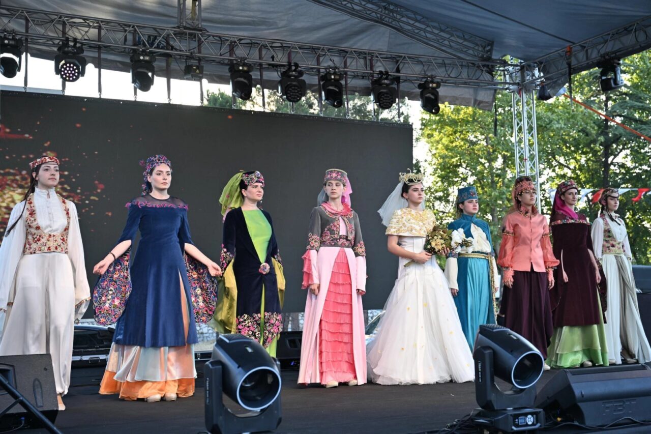 Bursa'da Yıldırım Belediyesi tarafından geleneksel hale getirilen El Emekleri Festivali’nin