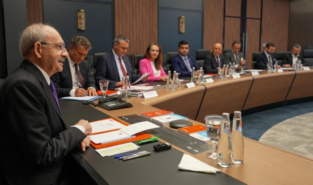 CHP’de disiplin süreci başladı… 9 Milletvekili Yüksek Disiplin Kurulu’na sevk edildi CHP Parti Sözcüsü Müslim Sarı, Merkez Yönetim Kurulu toplantısında alınan