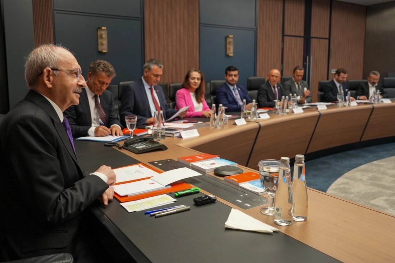CHP Parti Sözcüsü Müslim Sarı, Merkez Yönetim Kurulu toplantısında alınan