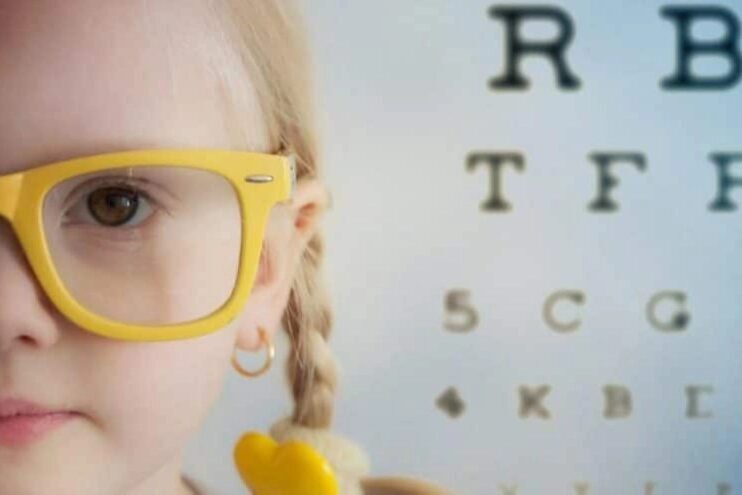 Çocukların geleceği ekranlarda bulanıklaşıyor… 2050’de 5 milyarı etkilemesi bekleniyor! Dijital ekran kullanımının artması ve çocukların açık havada daha az
