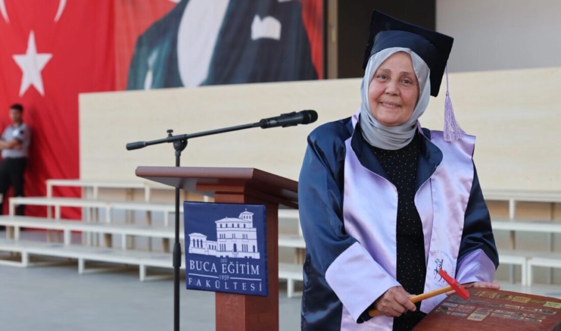 Dokuz Eylül’de mezuniyet coşkusu… 38 yıllık hayal birincilikle taçlandı Dokuz Eylül Üniversitesi Eğitim Fakültesi 2025-2026 mezuniyet töreninde 1100 öğrenci