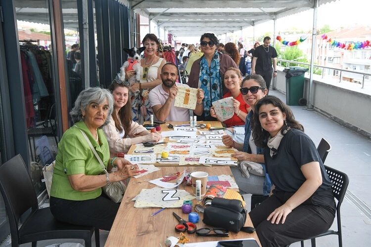 Esat Semt Hâli’nde renkli kermes Ankara Büyükşehir Belediyesi’nin hizmete açtığı Esat Semt Hâli çeşitli etkinliklere