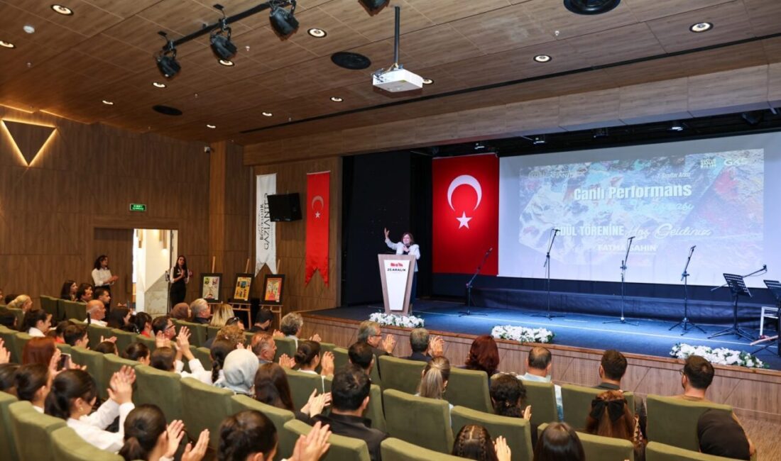Gaziantep’te sanatla yükselen öğrenciler ödüllendirildi Gaziantep’te gençlerin sanat alanındaki hünerlerini açığa çıkarmak ve Türk kültürünü