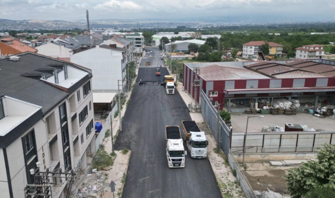 İnegöl’ün üstyapısı yenileniyor Bursa Büyükşehir Belediyesi, şehrin 17 ilçesinde sürdürdüğü altyapı ve üstyapı