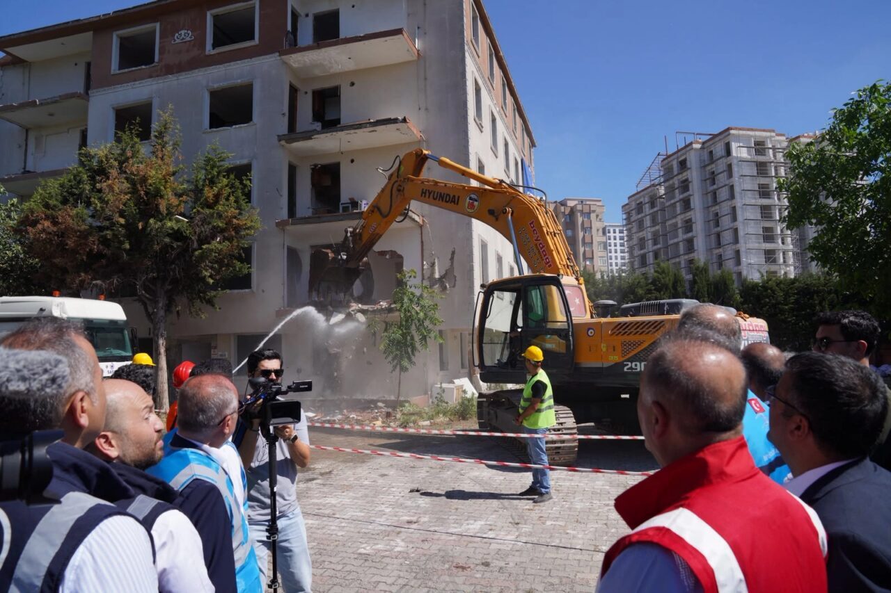 İstanbul Büyükşehir Belediyesi, Beylikdüzü’nde hızlı tarama yöntemiyle riskli olduğu belirlenen
