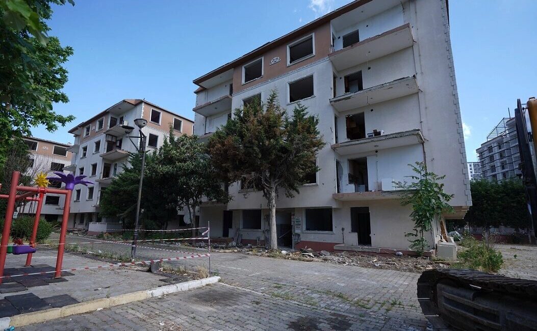 İstanbul Beylikdüzü’nde riskli yapıların dönüşümü devam ediyor İstanbul Beylikdüzü’nde kentsel dönüşüm çalışmaları devam ediyor. Son olarak, Kavaklı