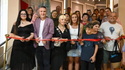 İzmir Bornova Belediyesi, sanatın birleştirici gücünü yansıtan özel bir sergiye