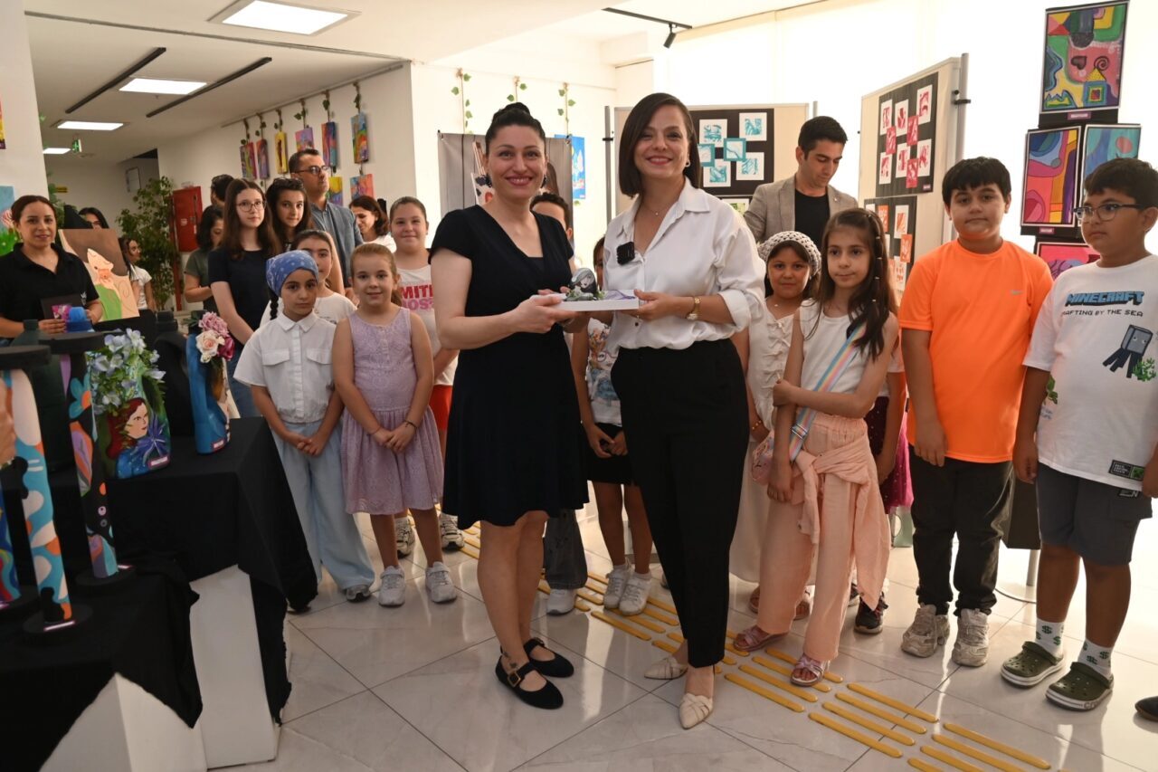 İzmir Karabağlar Belediyesi tarafından düzenlenen Karabağlar Sanat Kursları Performans Günleri,