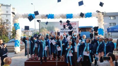 İzmir'de Karabağlar Belediyesi tarafından 60 yaş ve üzeri vatandaşların yaşam