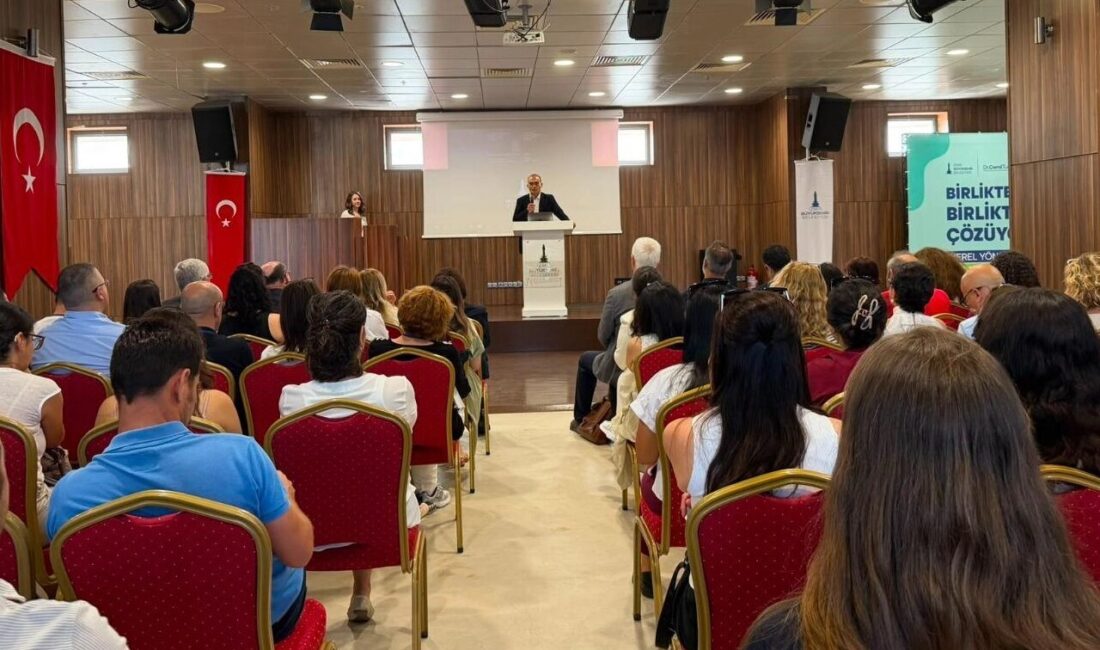 İzmir Büyükşehir Belediyesi’nin düzenlediği “Yerel Yönetimlerde Evde Bakım Hizmetleri Çalıştayı”nda,