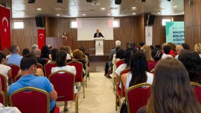 İzmir Büyükşehir Belediyesi’nin düzenlediği “Yerel Yönetimlerde Evde Bakım Hizmetleri Çalıştayı”nda,