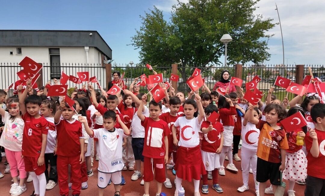 Kayseri Büyükşehir Çocuk Kütüphanesi miniklerinden Milli Takım’a destek Kayseri Büyükşehir Belediyesi bünyesinde hizmet veren Fuat Attaroğlu Çocuk Kütüphanesi