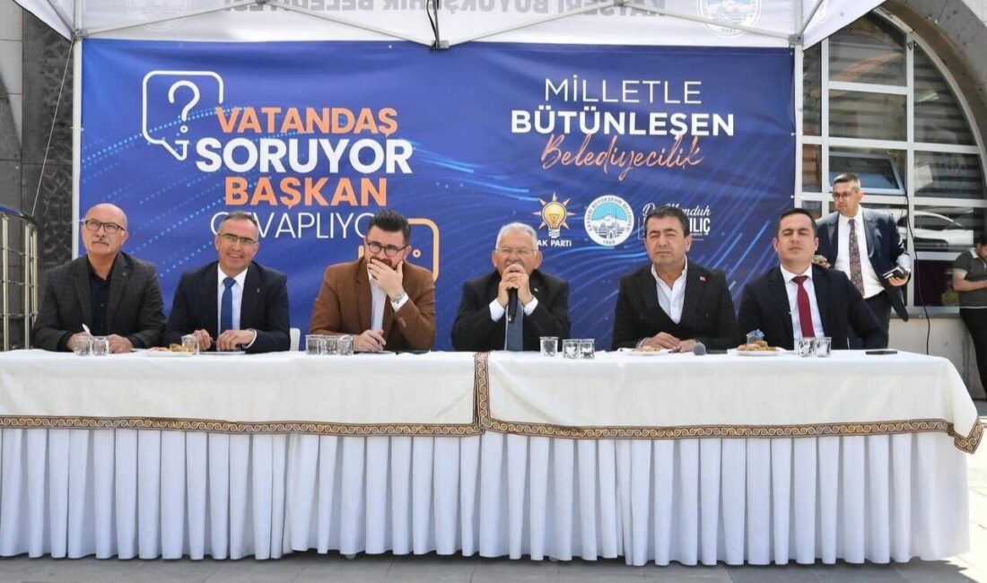 Kayseri Büyükşehir vatandaşın emrinde Kayseri Büyükşehir Belediye Başkanı Dr. Memduh Büyükkılıç, Bünyan’da düzenlenen “Vatandaş
