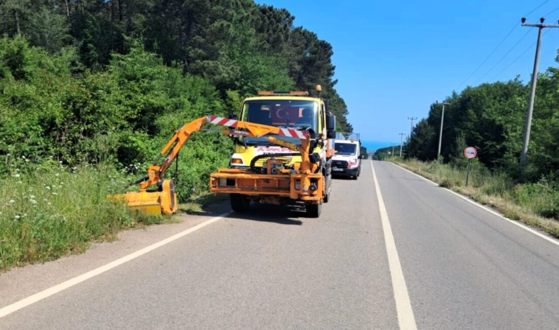 Kocaeli Kandıra’da yollar yaz sezonuna hazırlanıyor Kocaeli Büyükşehir Belediyesi, yaz aylarında yoğunluğun yaşandığı Kandıra’da yol bakım