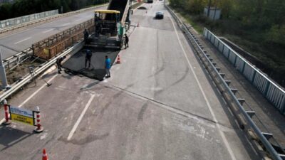 Kocaeli Büyükşehir Belediyesi, kent genelinde 56,5 kilometrelik bozuk yolda sathi