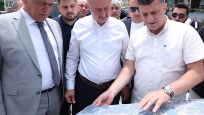 Kocaeli Büyükşehir Belediye Başkanı Tahir Büyükakın, Karamürsel 4 Temmuz Mahallesi’ndeki