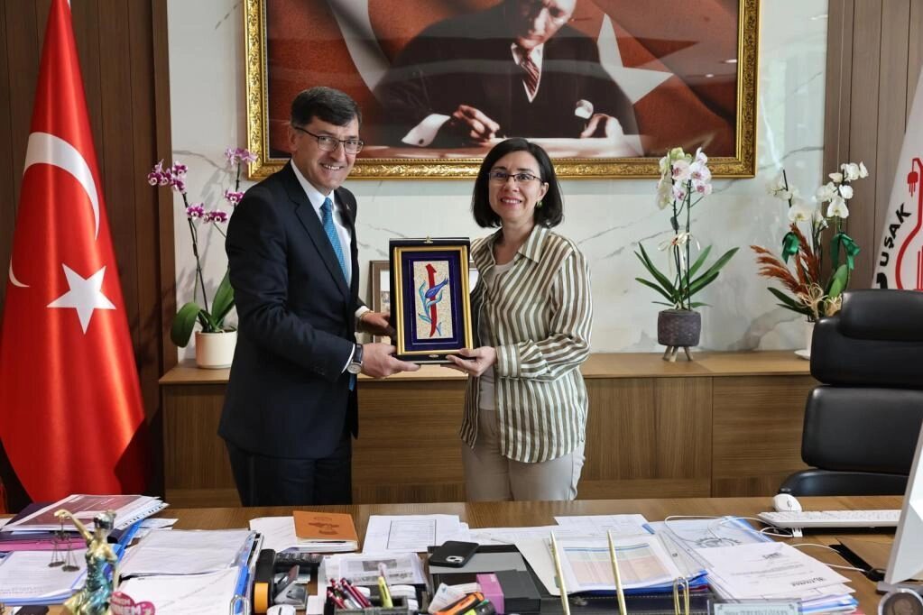 Kütahya Belediye Başkanı Eyüp Kahveci, Uşak Belediyesi’ni ziyaret ederek Belediye