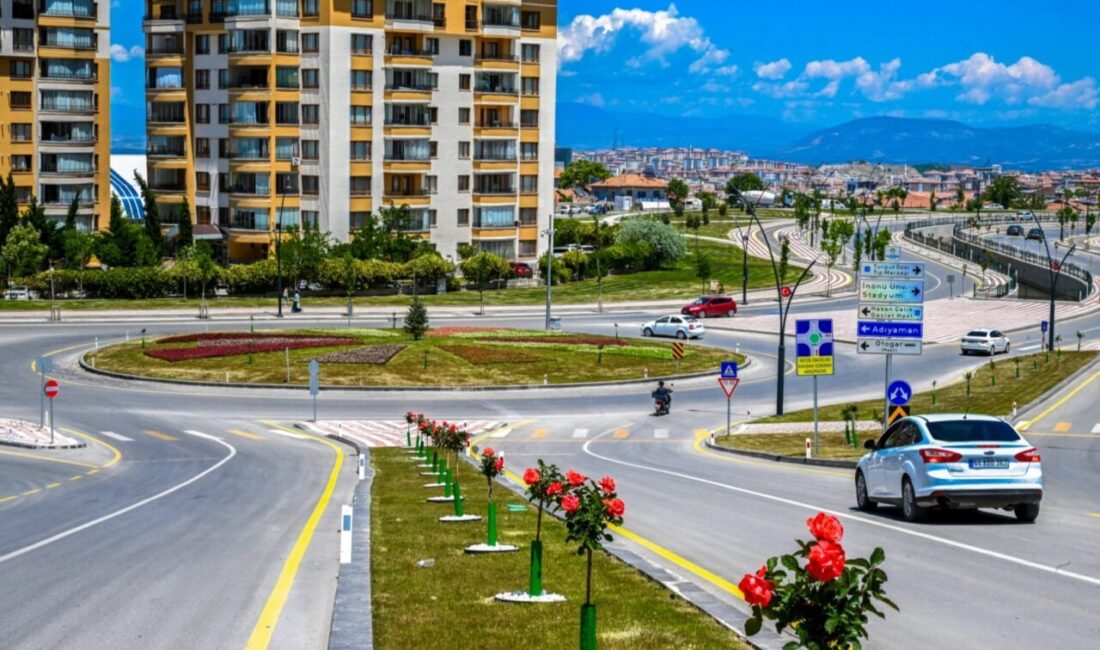 Malatya’da parklar ve kavşaklar çiçeklerle süslendi Malatya Büyükşehir Belediyesi Park ve Bahçeler Dairesi Başkanlığı kent estetiğini