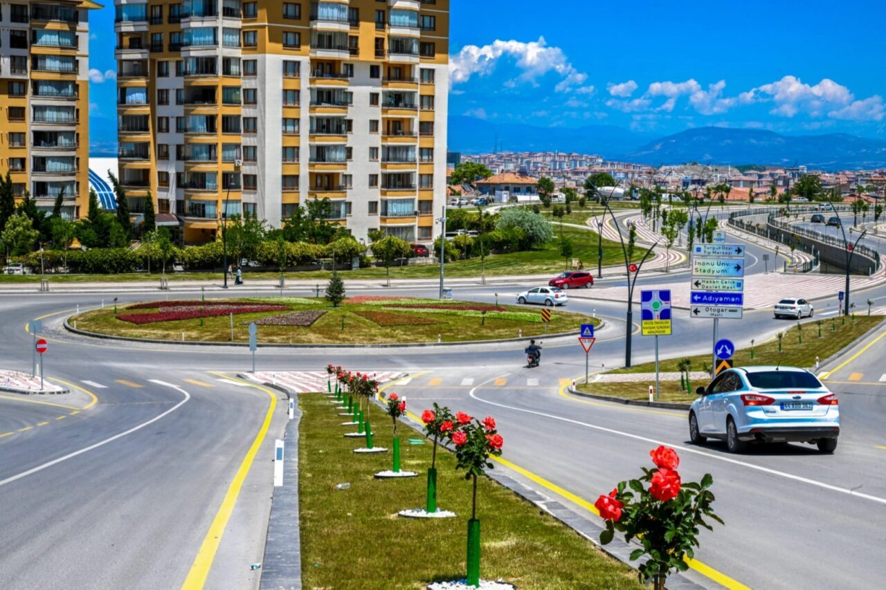 Malatya Büyükşehir Belediyesi Park ve Bahçeler Dairesi Başkanlığı kent estetiğini