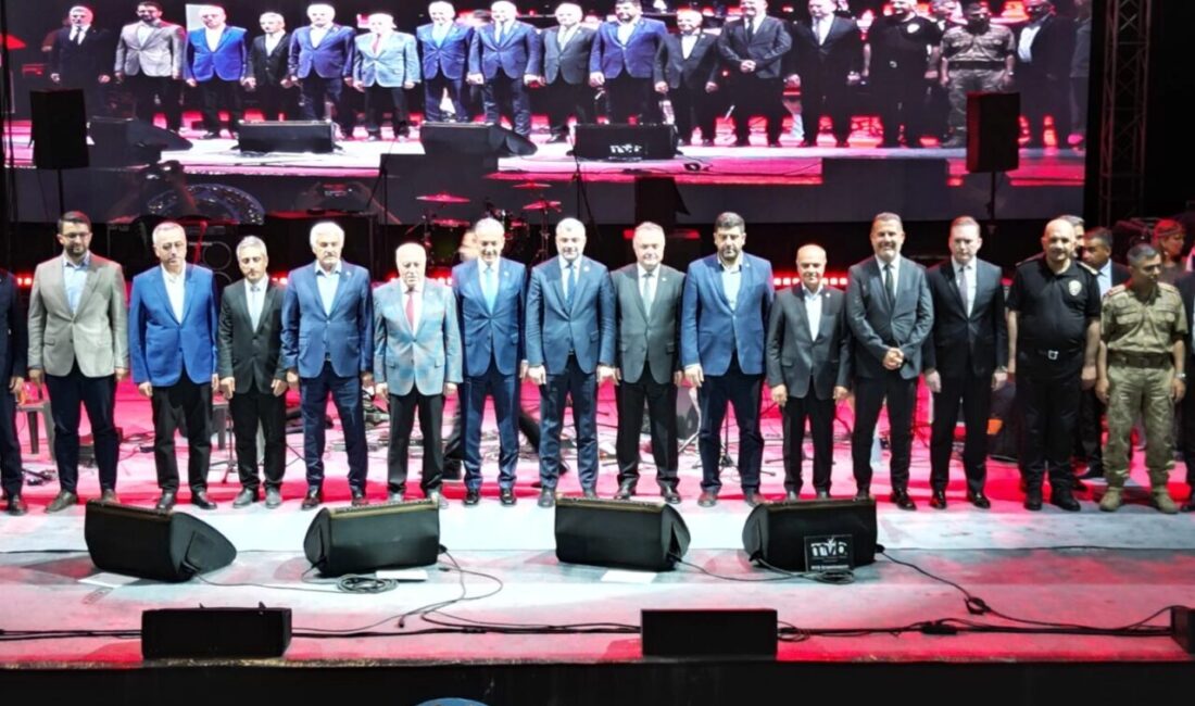 Mardin Yeşilli Uluslararası Kültür Sanat ve Kiraz Festivali’nin 18’incisi Başladı Mardin’in Yeşilli ilçesinde bu yıl 18’incisi düzenlenen “Yeşilli Uluslararası Kültür