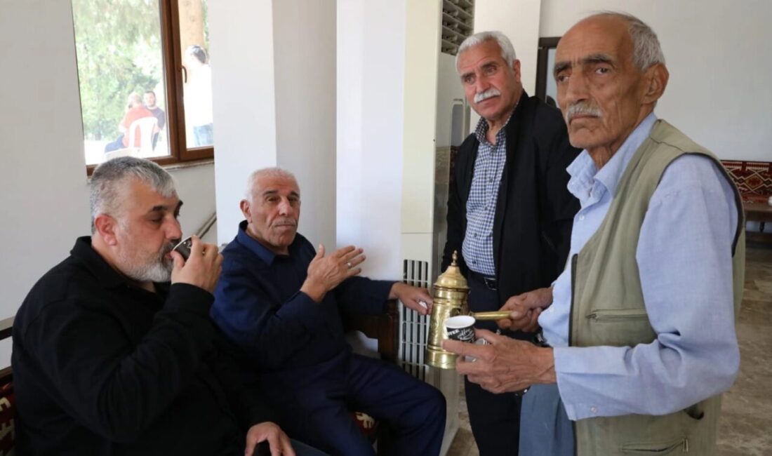 Mardinli Veysi Usta 64 yıldır acıyı tatlıyı mırra ile paylaşıyor Mardin’in tarihi sokaklarında yükselen mırra kokusunun arkasında, ömrünü bu mesleğe