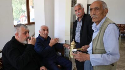 Mardin’in tarihi sokaklarında yükselen mırra kokusunun arkasında, ömrünü bu mesleğe
