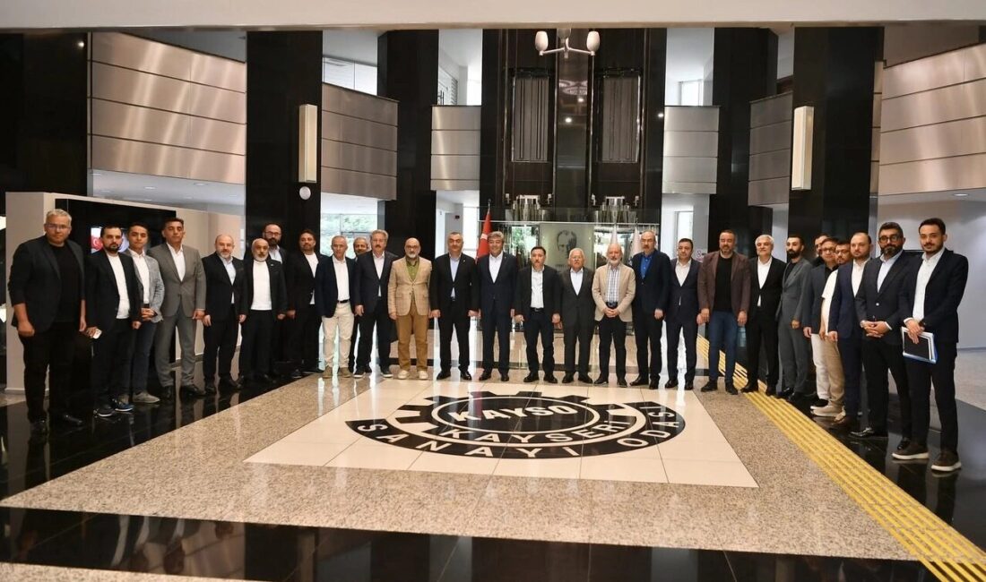 Memduh Büyükkılıç KAYSO toplantısına katıldı Kayseri Büyükşehir Belediye Başkanı Dr. Memduh Büyükkılıç, Kayseri Sanayi Odası’nın