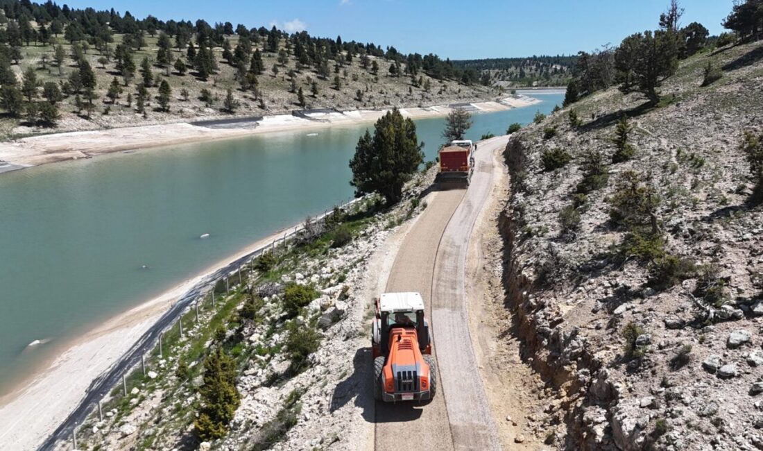 Mersin Büyükşehir, Güzeloluk-Kuşluca bağlantı yolunu yeniledi Mersin Büyükşehir Belediyesi, kent genelinde sürdürdüğü yol yapım, bakım ve