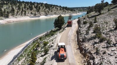 Mersin Büyükşehir Belediyesi, kent genelinde sürdürdüğü yol yapım, bakım ve