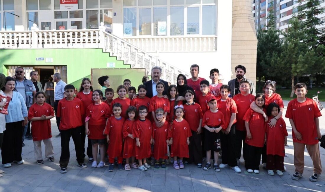 Mustafa Palancıoğlu halkla bir araya geldi Kayseri Melikgazi Belediye Başkanı Doç. Dr. Mustafa Palancıoğlu, “Vatandaş Soruyor,