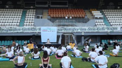 Nilüfer Belediyesi’nin, Hindistan Başkonsolosluğu iş birliğiyle “Uluslararası Yoga Günü” dolayısıyla