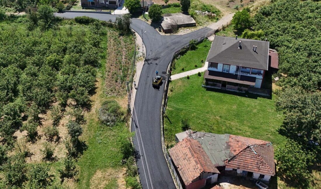 Sakarya Söğütlü’de 6 kilometrelik güzergâh güçlü koordinasyonla sil baştan Sakarya Büyükşehir Belediyesi, Söğütlü Yeniköy’de enerji, içme suyu ve yağmur