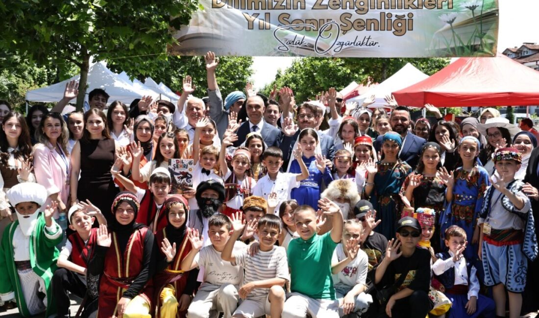 Sakarya’da Dilimizin Zenginlikleri Şenliğine yoğun katılım Millî Eğitim Bakanlığı tarafından yürütülen “Dilimizin Zenginlikleri Projesi” kapsamında düzenlenen
