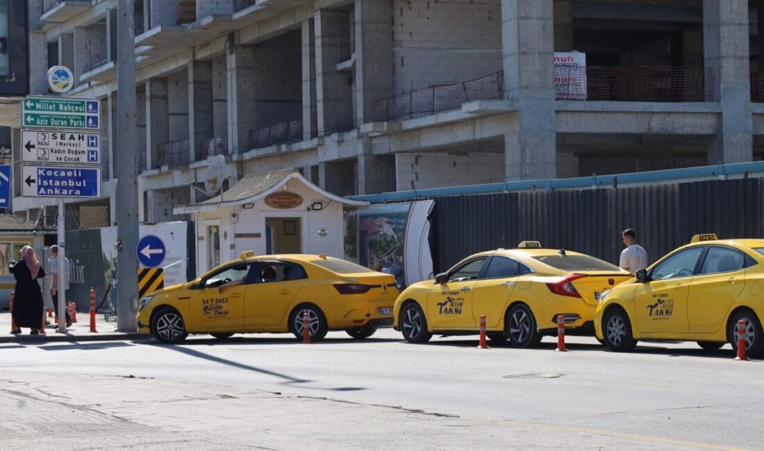 Sakarya’da taksi durakları tek tıkla görülebilecek Sakarya Büyükşehir Belediyesi, toplu ulaşım hizmetlerini dijital ortamda tek çatı
