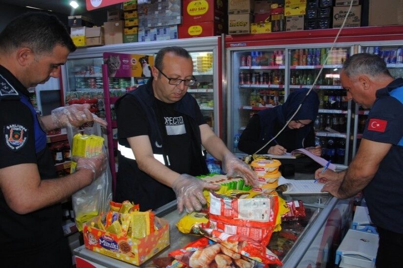 Şanlıurfa Büyükşehir Belediyesi Zabıta ekiplerinin market ve gıda satış noktalarına