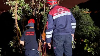 Trabzon’un Ortahisar ilçesinde kendi arazisindeki sarp yamaçta mahsur kalan bir