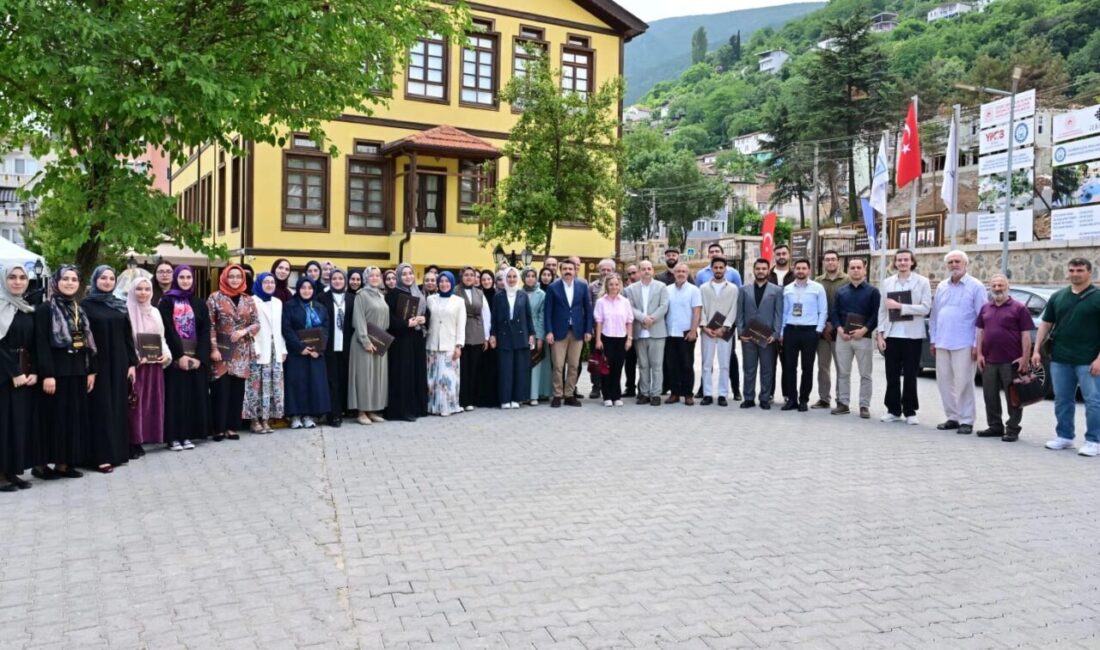 Yıldırım’da düşünen ve üreten gençler yetişiyor Yıldırım Belediyesi’nin gençlerin akademik ve entelektüel gelişimine katkı sunmak amacıyla