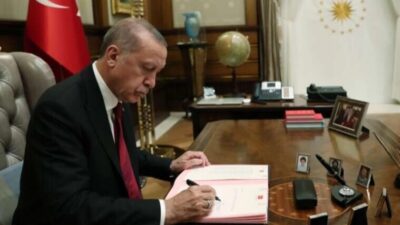 Cumhurbaşkanlığı Kararnamesi ile bakanlıklarda yeni atamalar Resmi Gazete’de yayımlandı.