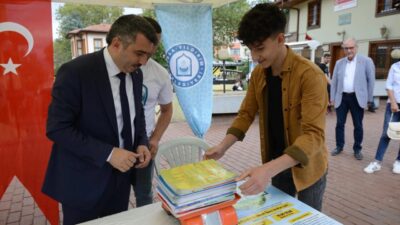 Bursa Yıldırım Belediyesi’nin “Emektar Kitaplarınız Nakite Dönüşüyor” kampanyasıyla 60 ton