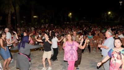 Denizli Büyükşehir Belediyesi’nin geleneksel hale getirdiği ücretsiz yaz konserleri, kenti