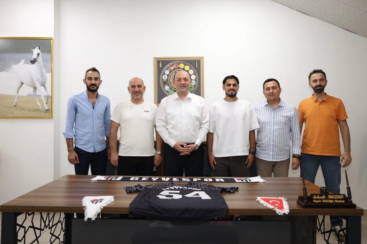 Sakarya Geyvespor'da yeni sezon öncesi önemli bir yapılanmaya gidildi. Geyve