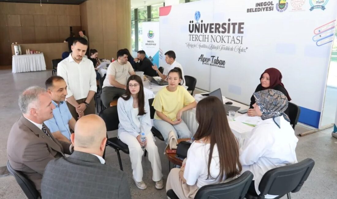 İnegöl Belediye Başkanı Alper Taban, üniversite tercih döneminde öğrencilere ücretsiz