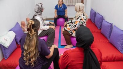 Eşrefpaşa Hastanesi’ndeki Gebe Okulu’nda anne adayları kulaktan dolma bilgiler yerine