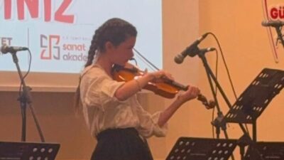 İzmit Belediyesi Sanat Akademisi Müzik Bölümü öğrencileri Azra Mira Ekşi