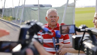 Kayseri Büyükşehir Belediye Başkanı Dr. Memduh Büyükkılıç, ihtiyaç sahibi ailelerin