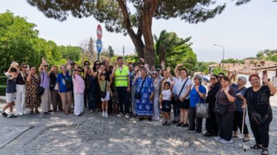 İzmir Büyükşehir Belediyesi, muhtarlarla iş birliği yaparak özellikle kırsal bölgelerde