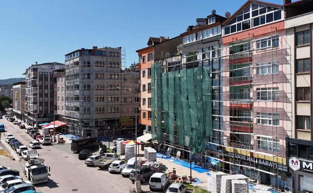 Ordu Büyükşehir Belediyesi, Başkan Güler öncülüğünde ilçelerde estetik dönüşümü sürdürüyor.