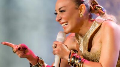Tarzı, tavrı ve yıllardır dillerden düşmeyen hit şarkılarıyla Türk pop