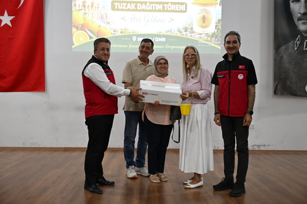 İzmir’in Selçuk ilçesinde, mandarin üretiminde önemli zararlılardan biri olan Akdeniz